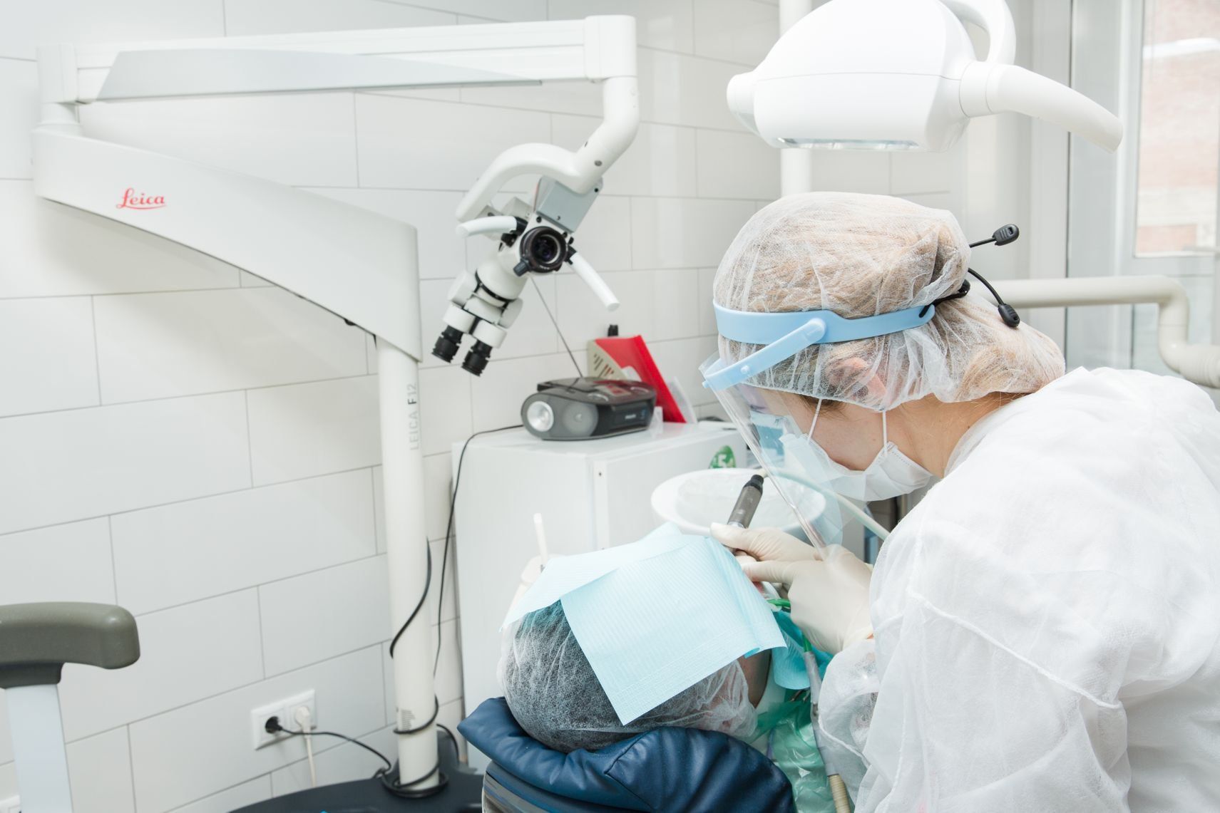 Apakah jenis rawatan yang ditawarkan di klinik pergigian pakar ortodontik?